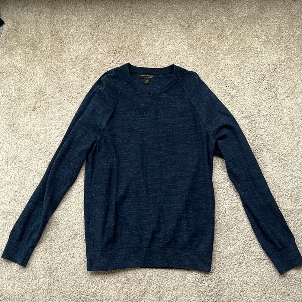 Men’s Medium Cotton Long Sleeve Shirt!